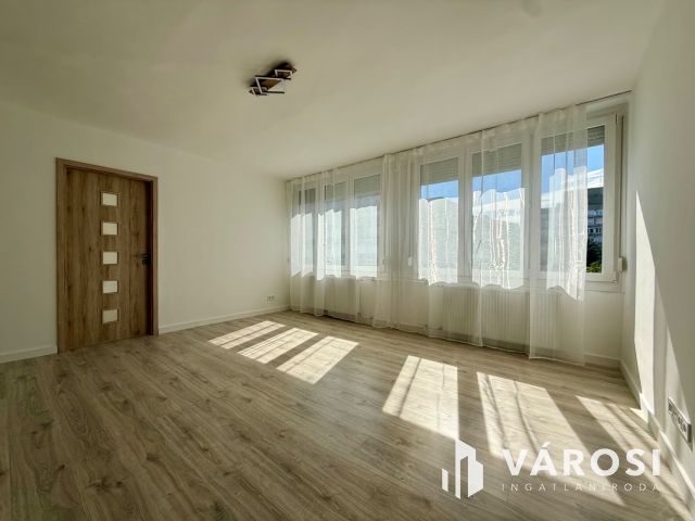 Belvárosban frissen felújított 1+1 félszobás lakás eladó!