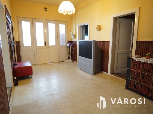 Kiskanizsán jó adottságú családi ház nagy telekkel!