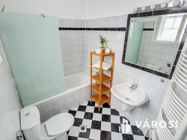 Tágas lakás remek helyen