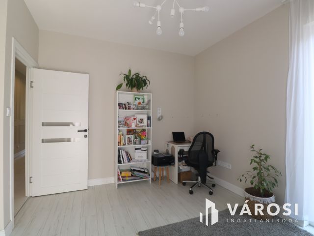 Újszentiváni modern, energia takarékos, szép családi ház !