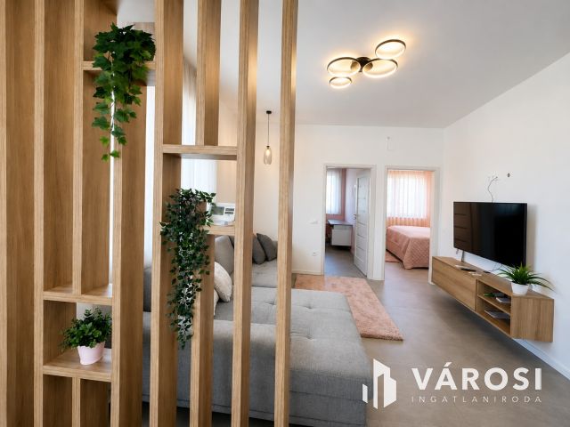 Szuper lakás garázzsal a Hatvani kertben
