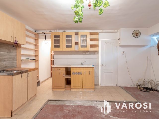 25 m2-es, ablakos, alagsori lakás a Római-part közelében